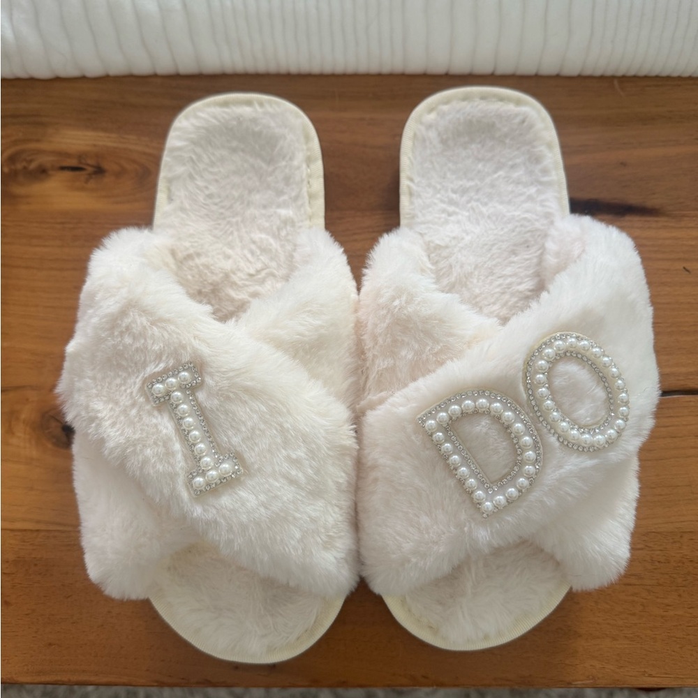 Faux Fur 'I DO' Slippers Size 7.5